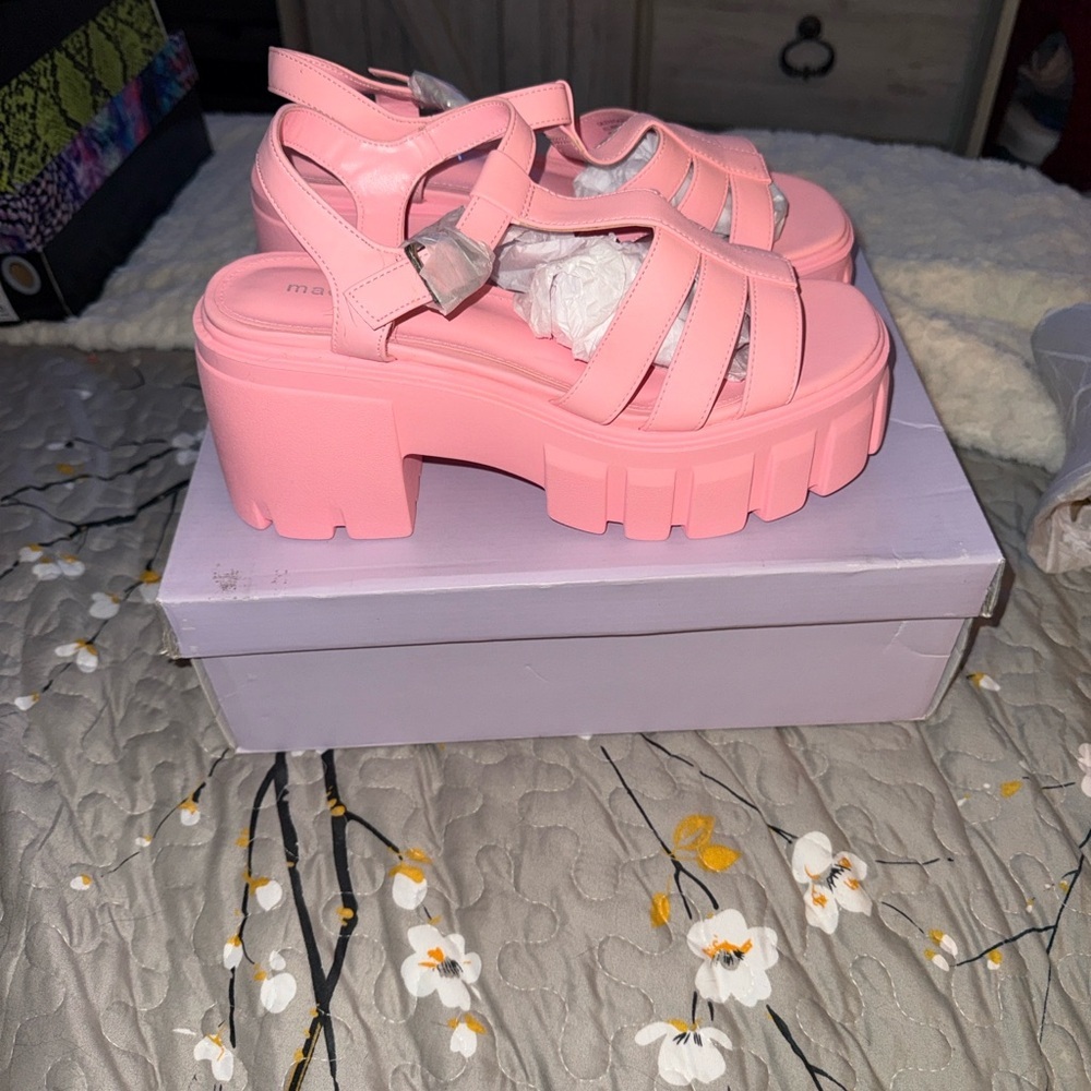 Madden Kids Pink Strappy Platform Sandals - Picture 5 of 5